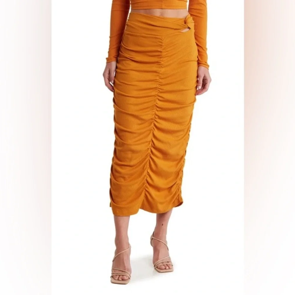 NWOT- WALTER BAKER Kody Ruched Midi Skirt In Rust